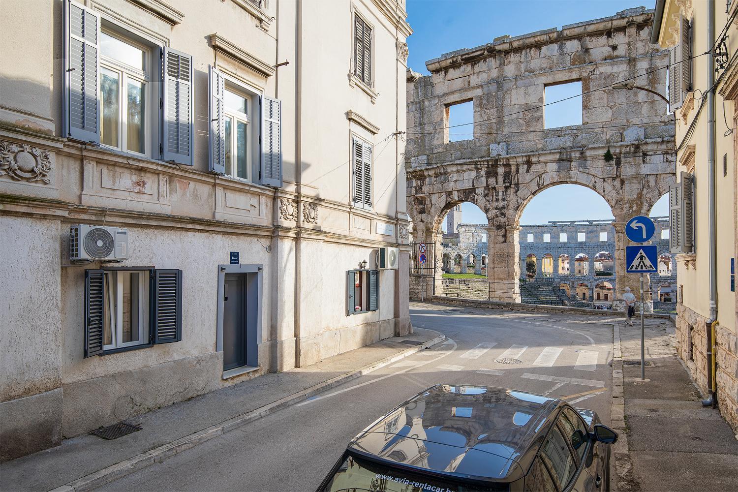 Elegant Apartment Next To Arena Pula Luaran gambar